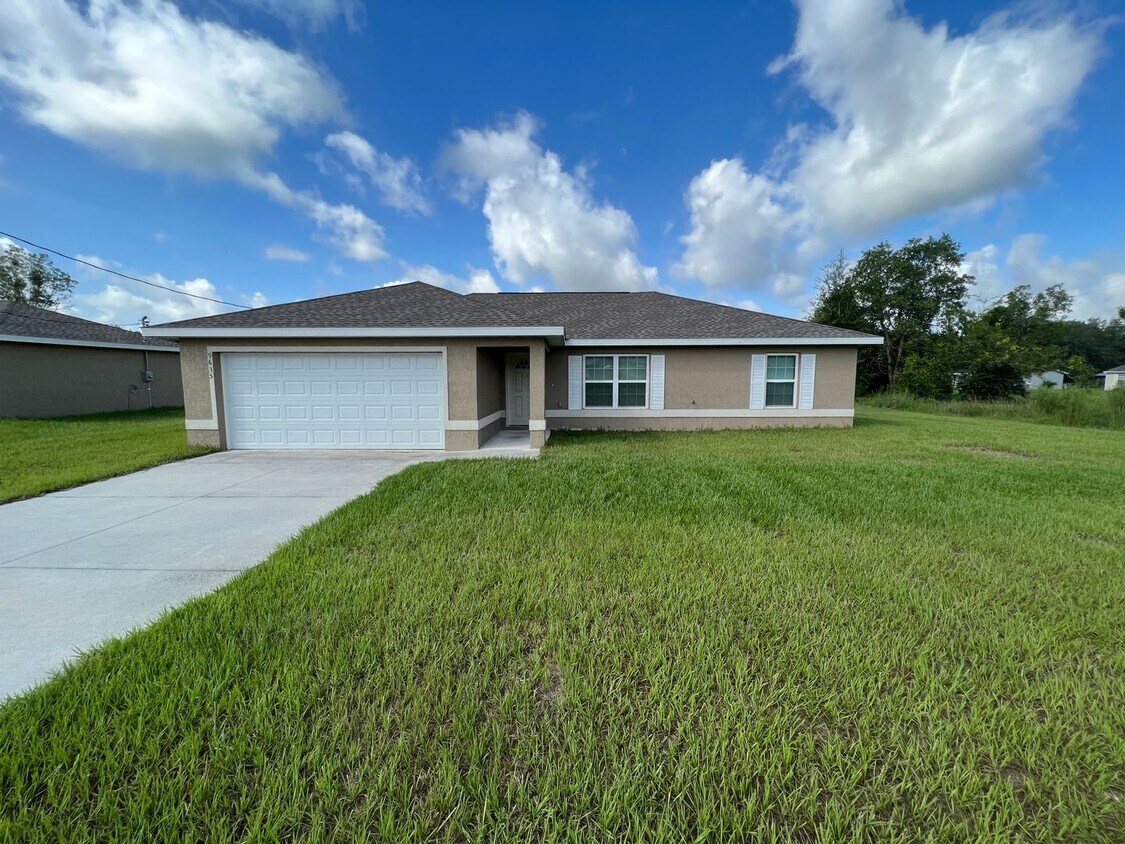 Primary Photo - Charming 3 Bedroom 2 Bathroom Home in Ocala!!
