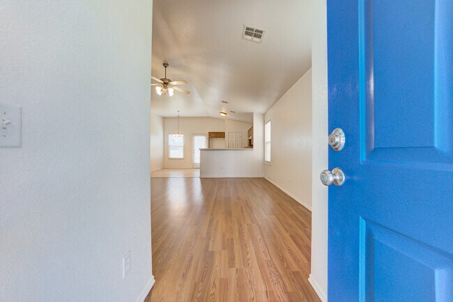 Foto del edificio - 2813 Edgemere Dr