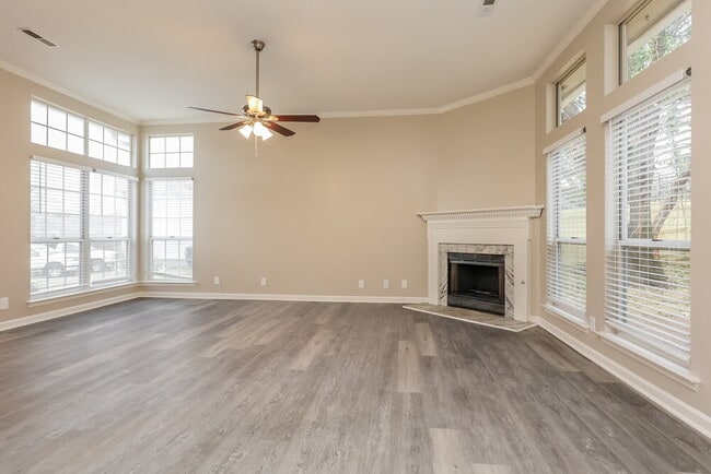 Foto del edificio - 107 Northlake Dr