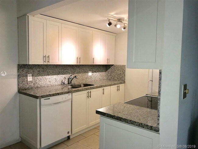 Foto del edificio - 4701 Martinique Dr