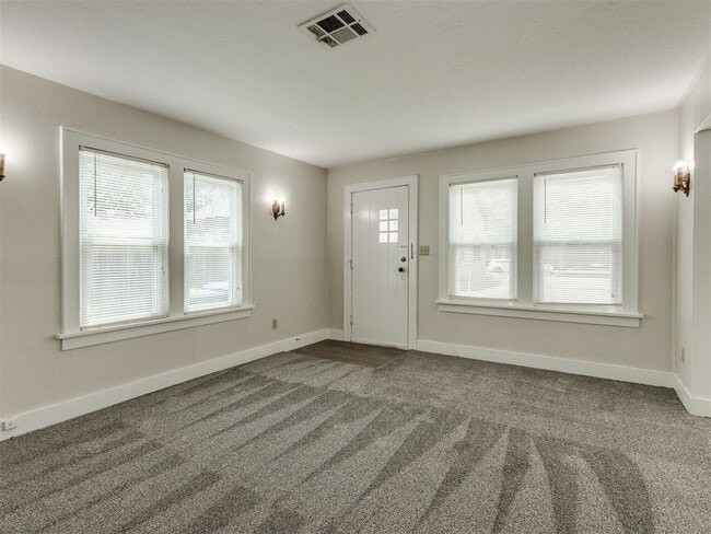 Building Photo - 471 Elm Ave
