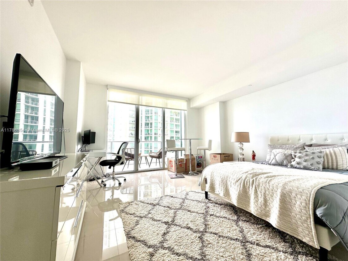 Primary Photo - 1300 Brickell Bay Dr
