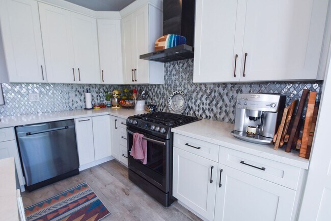 Foto del edificio - Beautifully updated long term unfurnished rental in the heart of Imperial Beach!