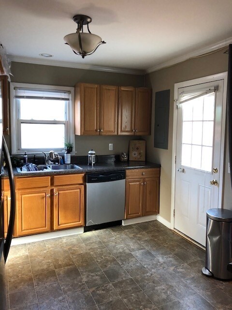 Building Photo - Cozy Cottage in West Nashville, Walk to Ch...