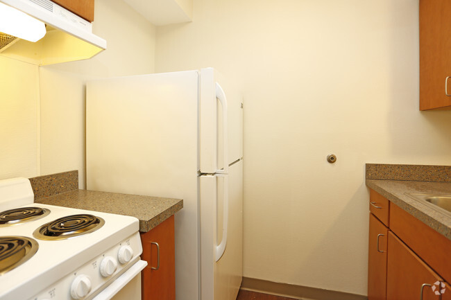 Efficiency, 1BA - 405 SF - Parqwood Apartments