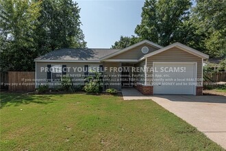Building Photo - 3161 W Oakfield St