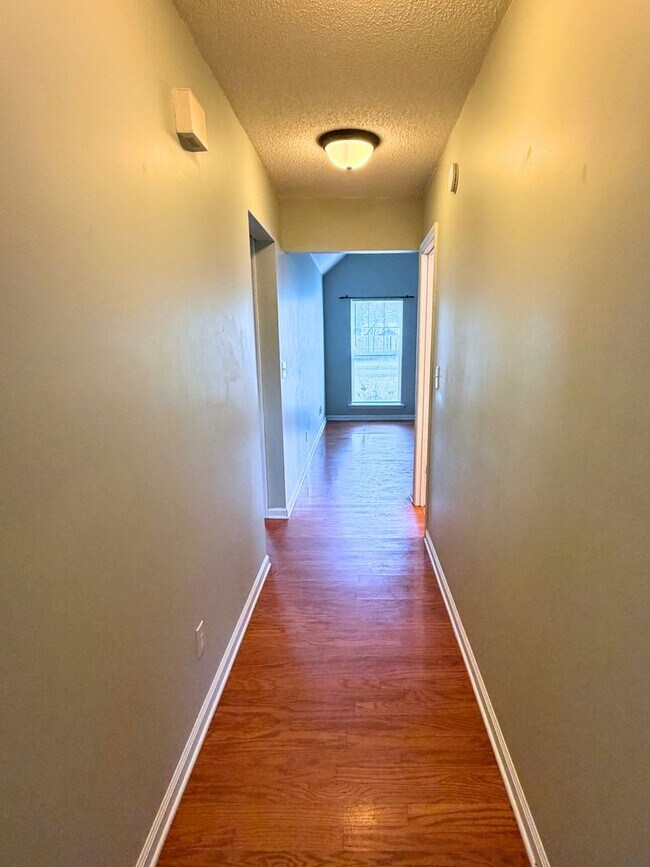 Foto del edificio - Spacious 3BR/2BA Home with Bonus Spaces & Large Fenced Yard