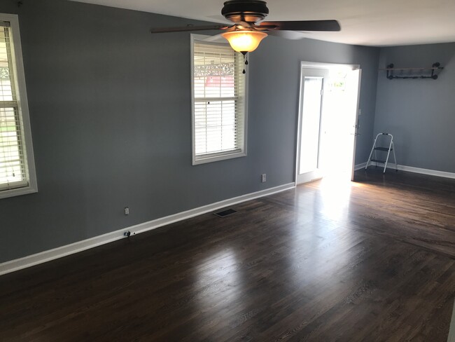 Building Photo - 3007 Stafford Dr