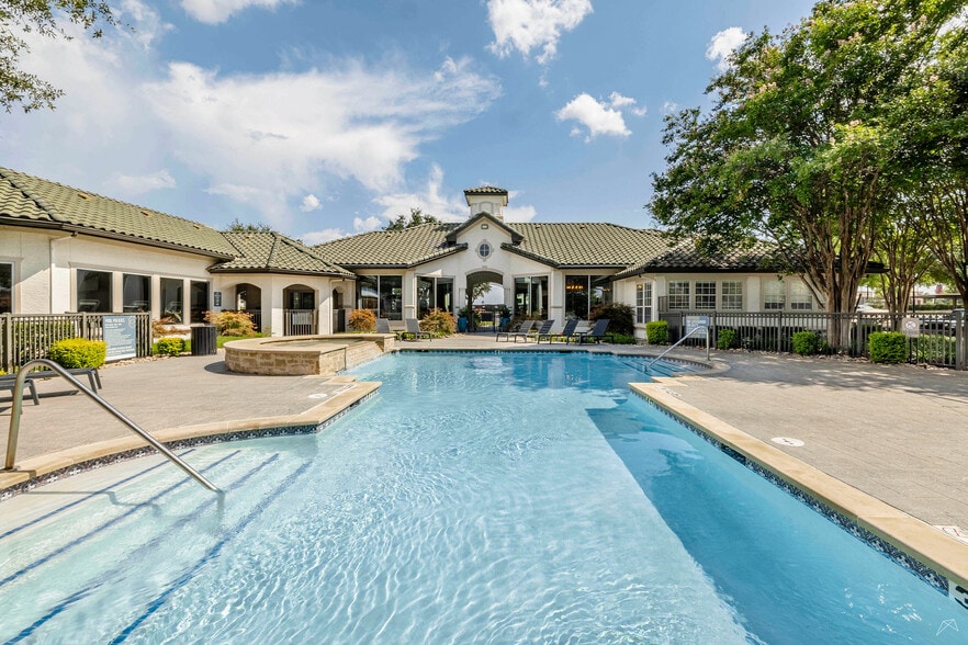 Belmond Apartments - 4699 Fossil Vista Dr Haltom City, TX 76137