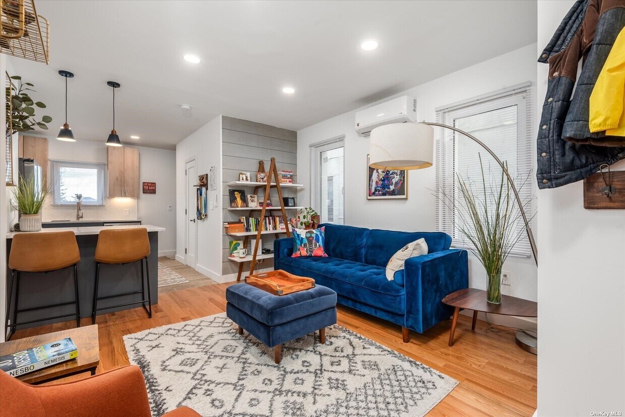 Foto principal - 65-17 78th Ave