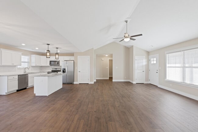 Building Photo - 1451 Spring Mountain Dr