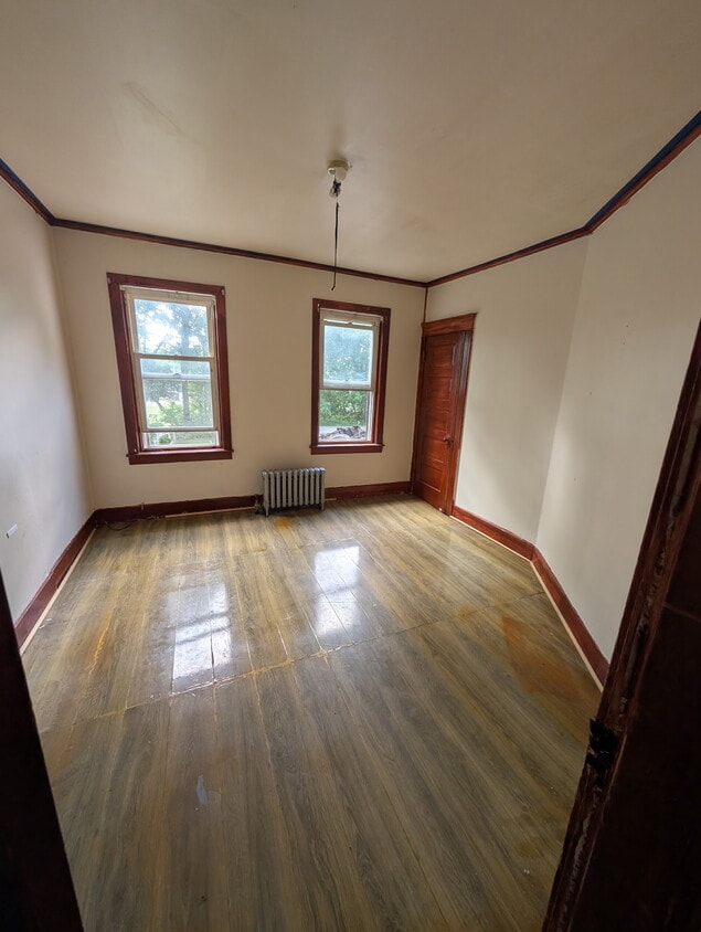 Primary Photo - 10 Agawam St