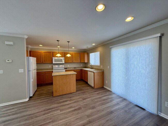 Foto del edificio - Some Utilities Included! 4 Bed 2.5 bath! Pet Friendly!