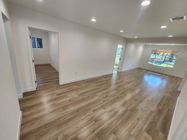 Foto del edificio - 7665 Machrea St