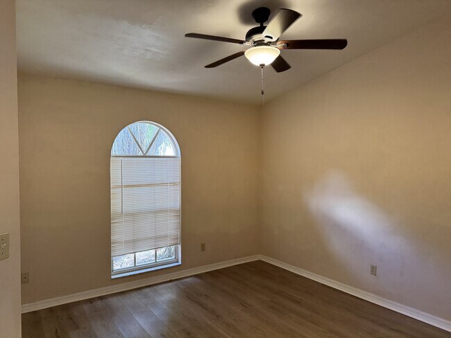 Foto del edificio - 12303 Londonderry Ln