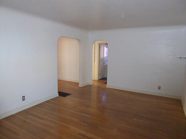 Foto del edificio - SCHEDULE YOUR SHOWING TODAY