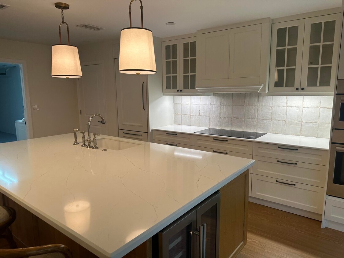 Foto principal - 141 NW 24th Ct