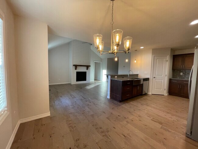 Building Photo - 681 N Montego St
