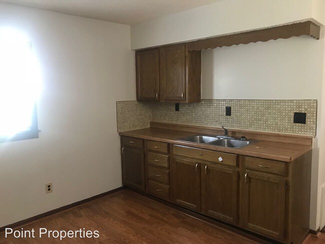 Building Photo - 1 br, 1 bath House - 112 E 12th St