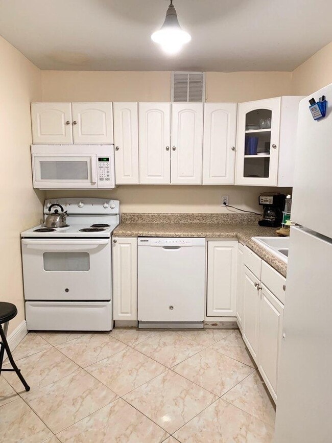 Building Photo - 709 Lori Dr