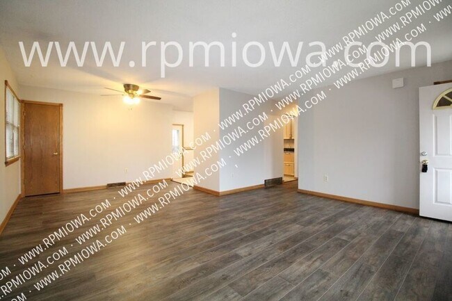 Building Photo - PERFECT LOCATION!!! 3 Bedroom, 1 Bath Home...