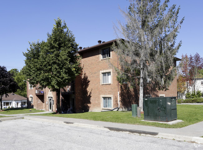 Building Photo - Penetang Court