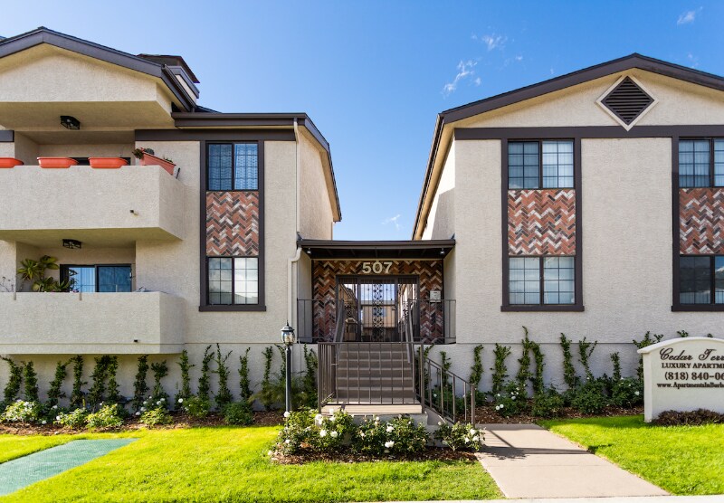 Foto principal - 507 E Cedar Ave