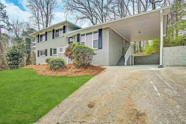 Building Photo - 5795 Deerfield Trail