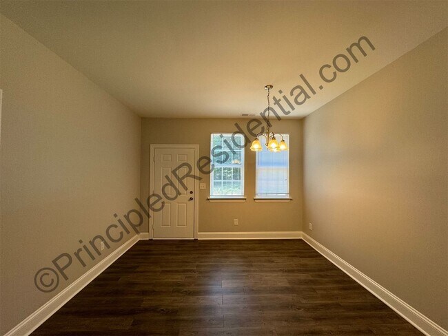 Foto del edificio - Beautiful Charlotte home with fresh neutra...