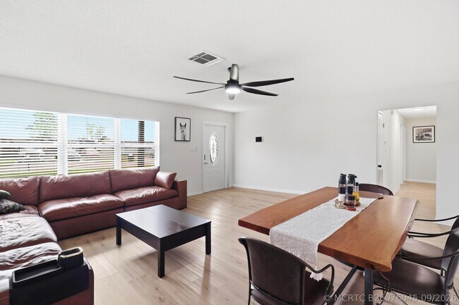 Foto del edificio - 2657 Seneca Ave