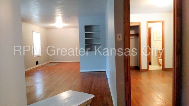 Building Photo - 3116 E Gregory Blvd