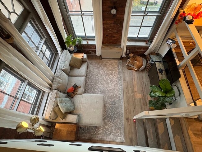 Building Photo - 99 Silver St