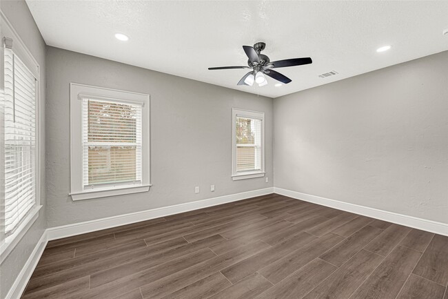 Foto del edificio - 7403 Cayton St