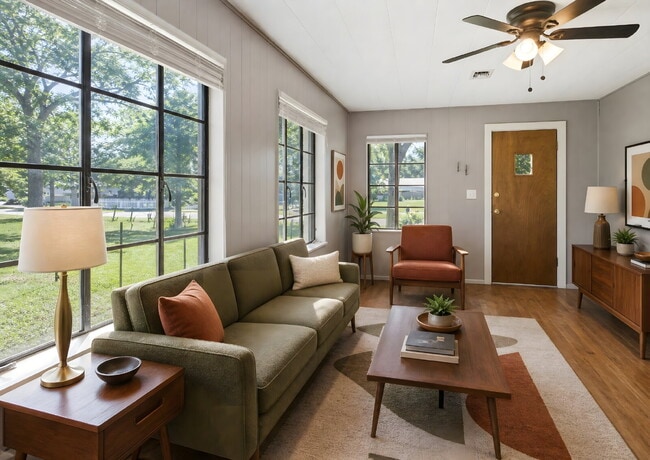 Building Photo - "Charming 2-Bedroom Retreat with Full Bath in the Heart of Castroville!"