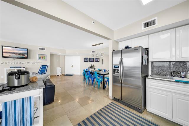Foto del edificio - 6301 Collins Ave