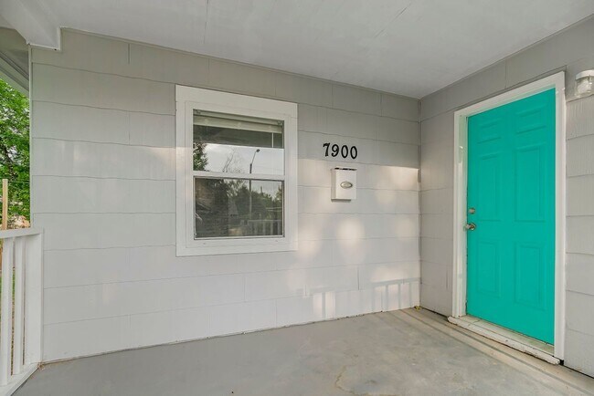 Building Photo - Charming 4 Bed, 1.5 Bath Rental in Kansas ...