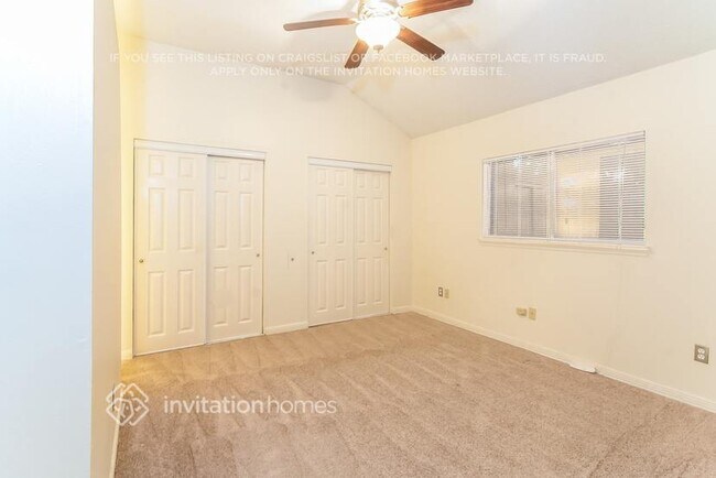 Foto del edificio - 15806 Locust Grove Dr