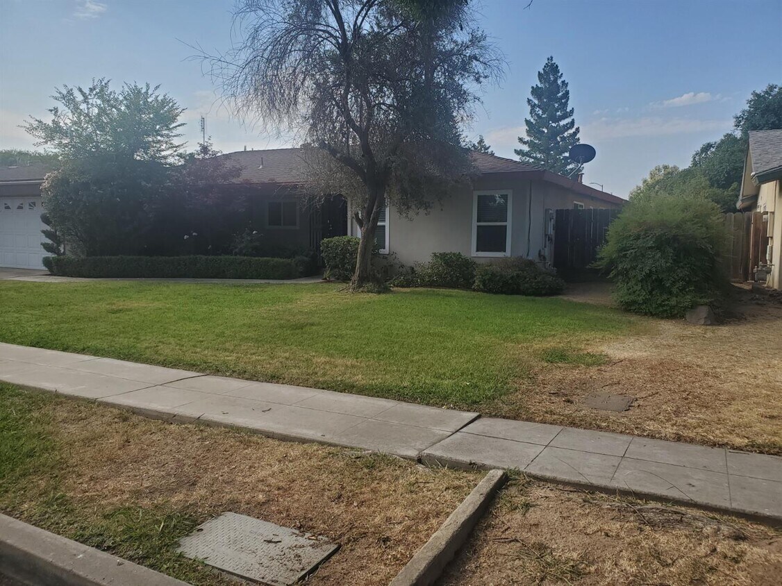 443 E Escalon Ave, Fresno, CA 93710 House Rental in Fresno, CA