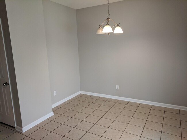 Building Photo - 4300 Four Oaks Blvd