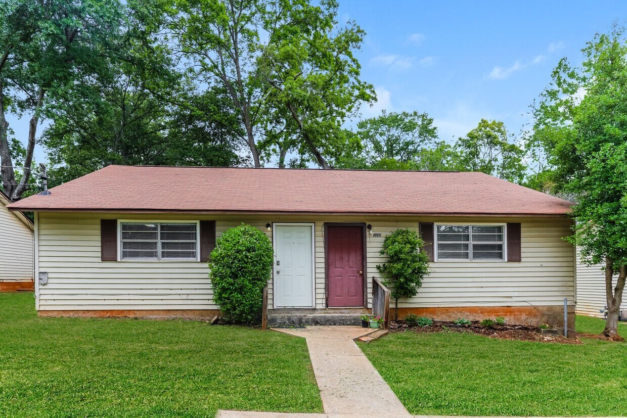 Foto principal - 1005-1007 W Slaton Ave