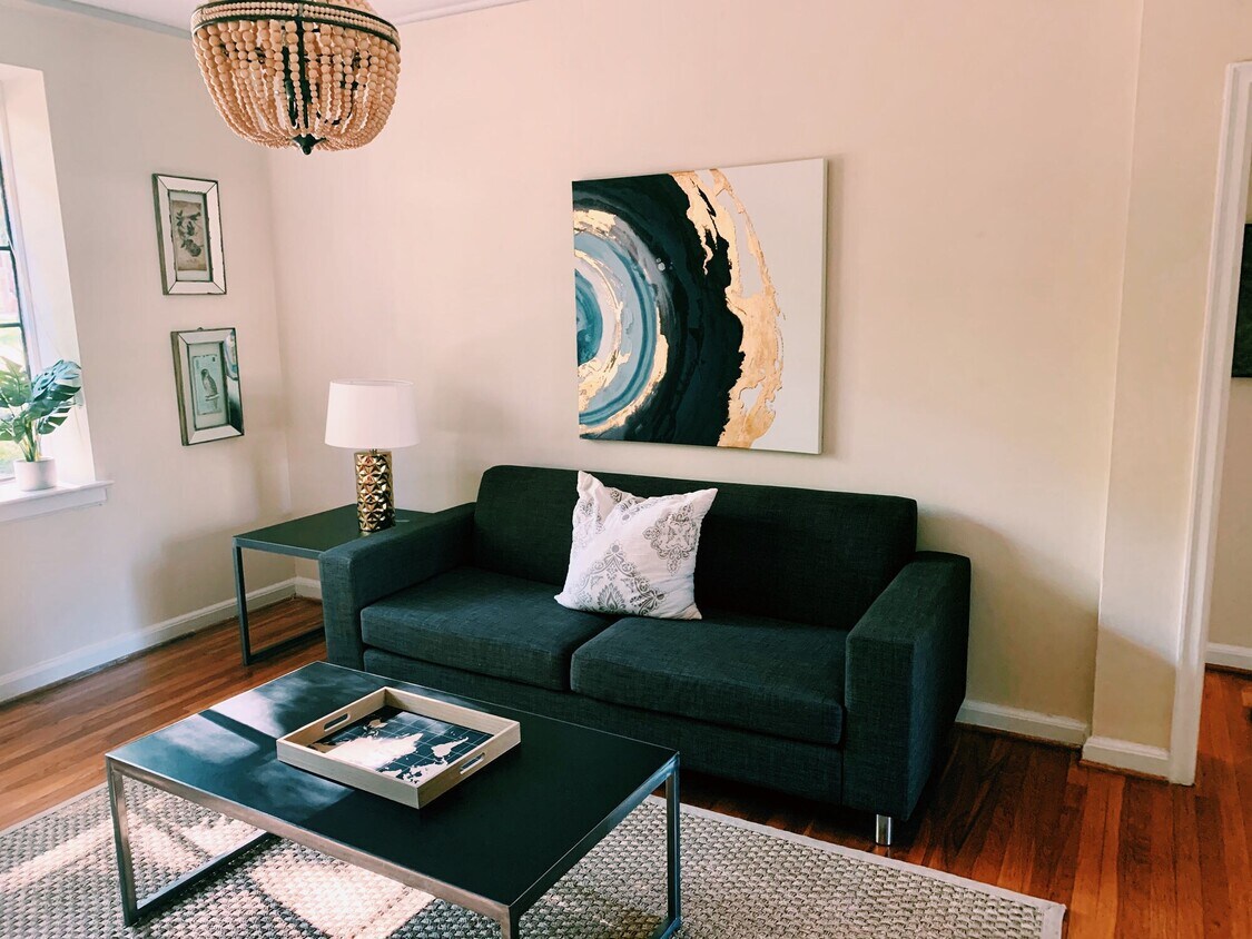 Foto principal - The Shelton at Cameron Court Apts.