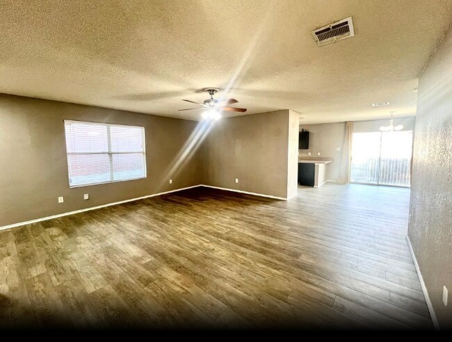 Foto del edificio - 9908 Peregrine Trl