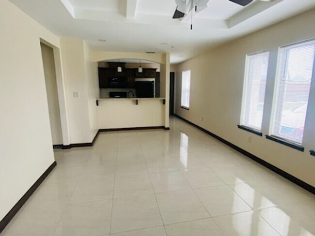 Foto del edificio - 317 N Bentsen Palm Dr.