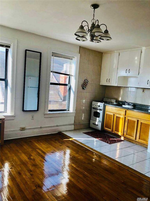 Primary Photo - 46-06 Bowne St