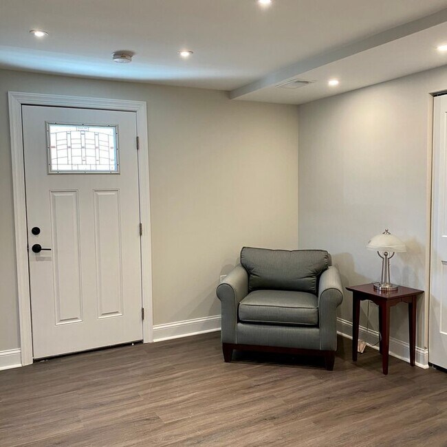 Foto del edificio - 718 Tuckerman St NW