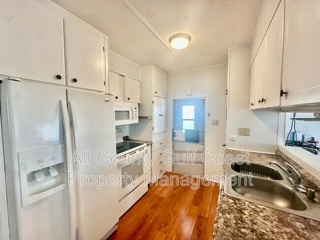 Building Photo - 221 Trailorama Dr