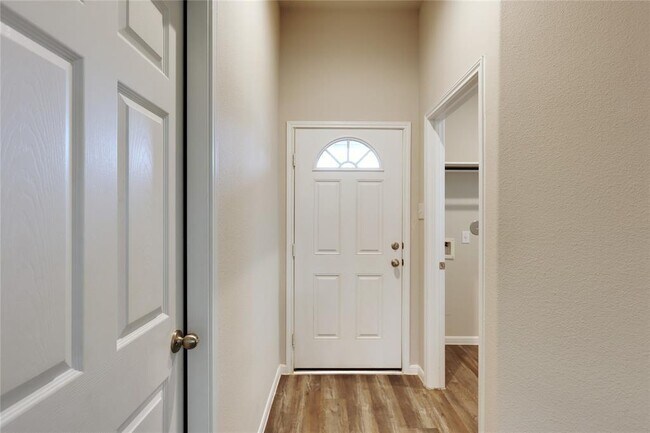 Foto del edificio - 437 Aurora Creek Ln