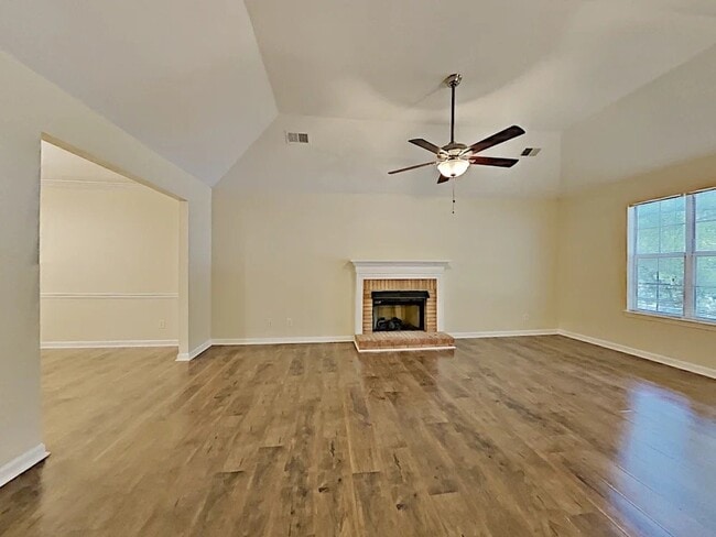 Building Photo - 275 Promenade Way SW