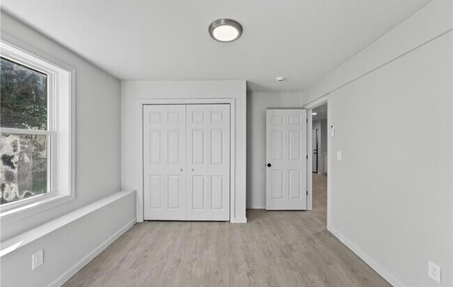 Foto del edificio - 165 Rounds Ave