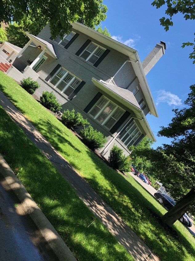 Building Photo - 1202 Hillcrest Dr